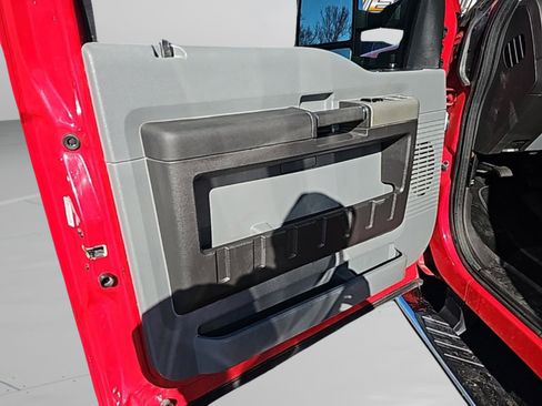 Used 2013 Ford F250 XLT w/ Chrome Pkg image 15