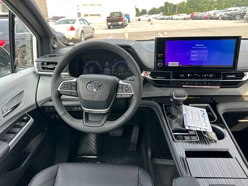 Used 2026 Toyota Sienna XSE AWD/4WD image 18