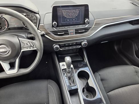 Used 2024 Nissan Altima 2.5 SV FWD image 17