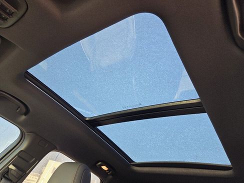 Used 2023 Chevrolet TrailBlazer RS w/ Sun and Liftgate Package image 17