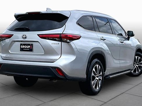 Used 2022 Toyota Highlander XLE FWD image 13