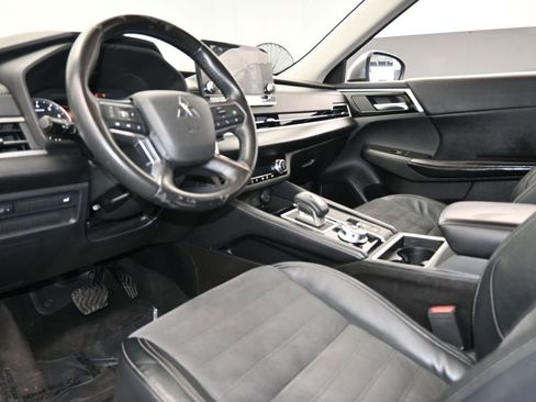 Used 2022 Mitsubishi Outlander SE image 12