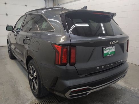 Used 2022 Kia Sorento S FWD image 5
