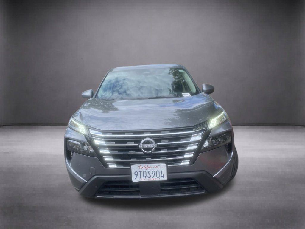 Used 2025 Nissan Rogue SV FWD image 3