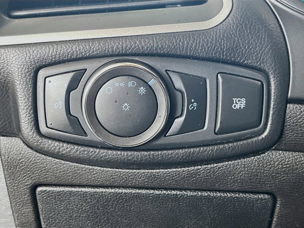 Used 2020 Ford Edge SE FWD image 10
