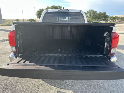 Used 2019 Toyota Tacoma SR5 RWD image 32