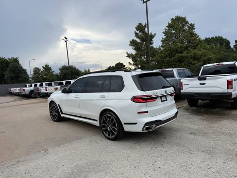 Used 2024 BMW X7 xDrive40i w/ M Sport Package AWD/4WD image 4