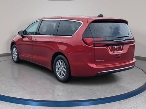 New 2026 Chrysler Pacifica Select image 7