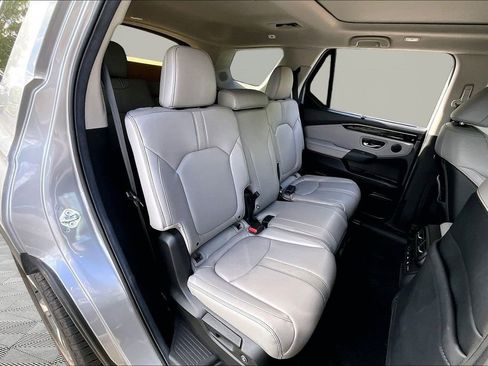 Certified 2025 Honda Pilot Touring image 17