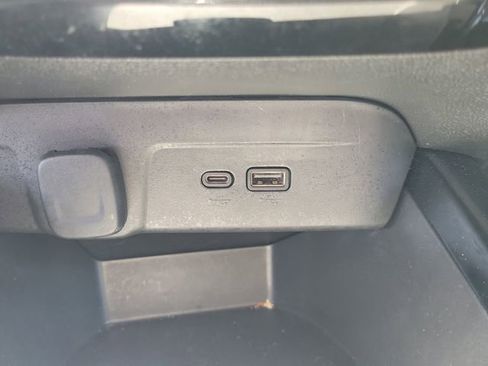 Used 2025 Chevrolet Trax LT w/ LT Convenience Package FWD image 29