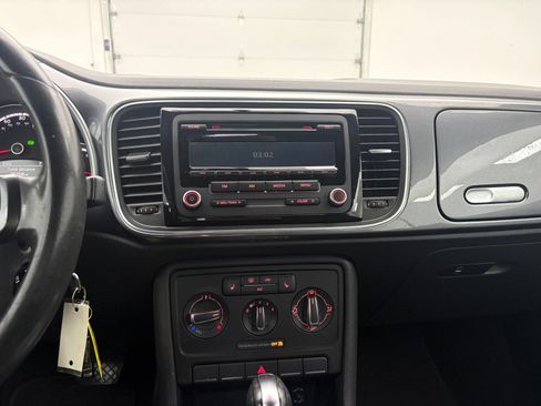 Used 2014 Volkswagen Beetle 1.8T FWD image 12