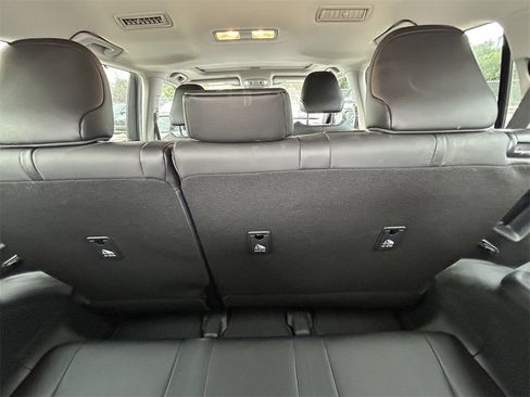 Used 2020 Toyota Highlander XLE image 16