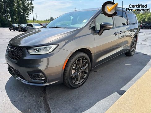 Certified 2023 Chrysler Pacifica Limited w/ Uconnect Theater Family Group AWD/4WD image 14