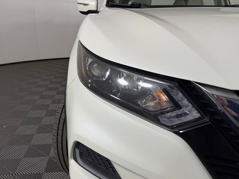 Used 2021 Nissan Rogue Sport SV image 3