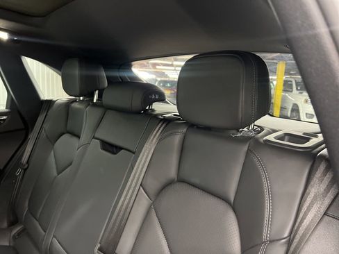 Used 2022 Porsche Macan Base image 9