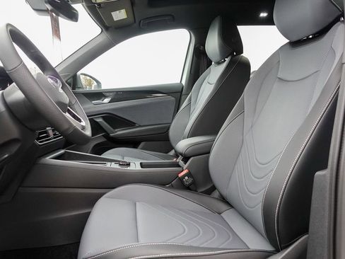 New 2026 Volkswagen Tiguan SE R-Line image 13