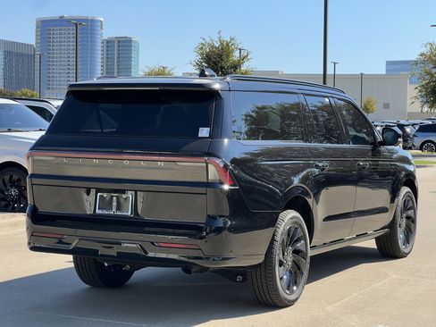 New 2025 Lincoln Navigator L Reserve w/ Jet Appearance Package image 9
