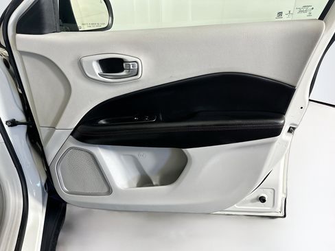 Used 2018 Jeep Compass Limited w/ Navigation Group image 33