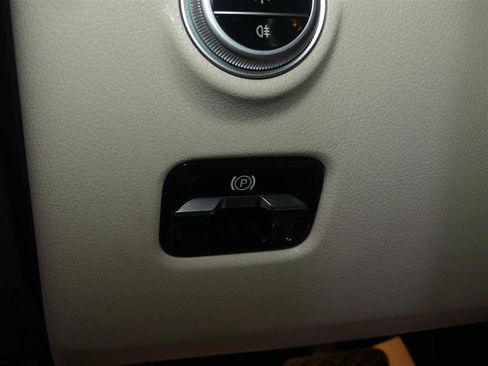 Used 2023 Mercedes-Benz C 300 4MATIC Sedan image 30