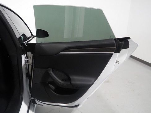 Used 2022 Tesla Model S AWD image 68