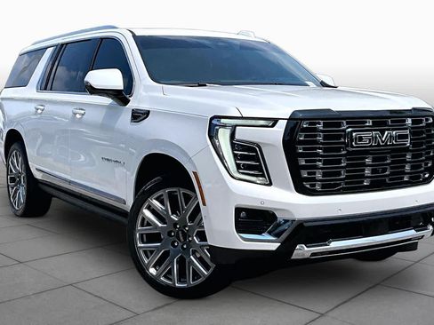 Used 2025 GMC Yukon XL Denali Ultimate AWD/4WD image 3