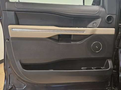 Used 2024 Ford Expedition Max Limited image 12