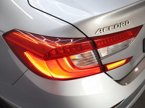 Used 2018 Honda Accord EX image 29