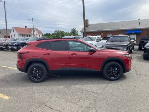 New 2026 Chevrolet Trax LT w/ Midnight Edition FWD image 8