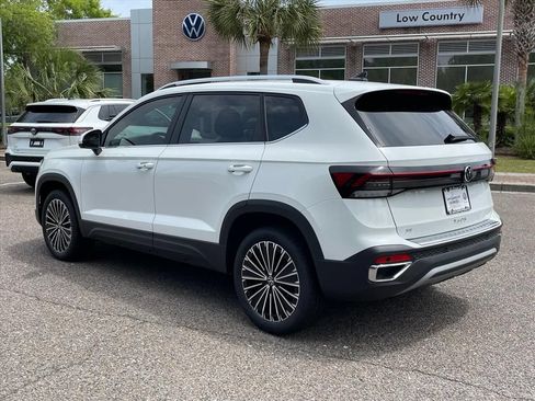 New 2026 Volkswagen Taos SE FWD image 22