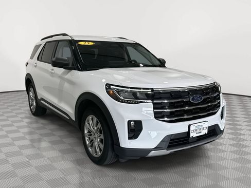 Used 2025 Ford Explorer Active w/ Active Comfort Package AWD/4WD image 7