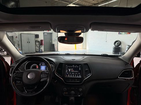 Used 2021 Jeep Cherokee Latitude Lux w/ Sun & Sound Group AWD/4WD image 21