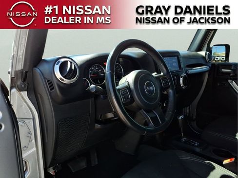 Used 2018 Jeep Wrangler Unlimited Sahara w/ Connectivity Group image 10