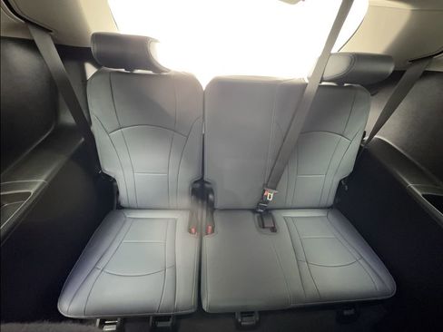 Used 2021 Buick Enclave Essence w/ Sport Touring Edition image 24