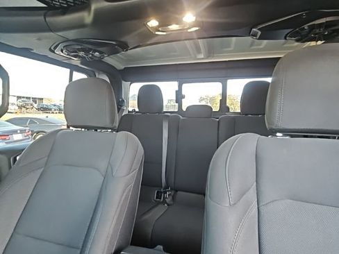 Used 2022 Jeep Gladiator Sport image 18