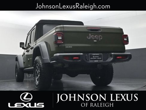 Used 2024 Jeep Gladiator Rubicon w/ Convenience Group AWD/4WD image 20
