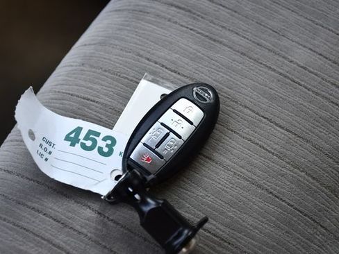 Used 2015 Nissan Quest SV FWD image 17