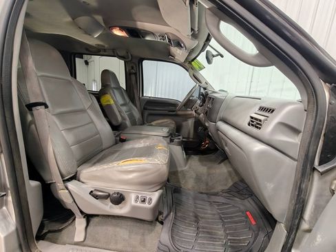 Used 2004 Ford Excursion XLT AWD/4WD image 20
