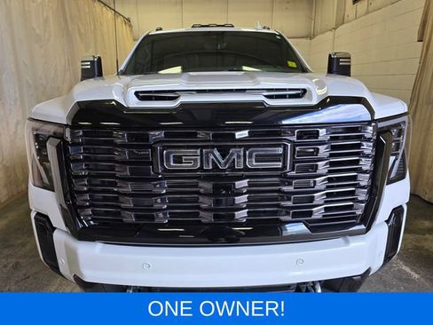 Used 2025 GMC Sierra 3500 Denali Ultimate AWD/4WD image 3