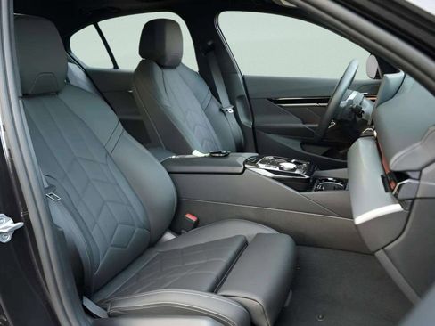 Used 2024 BMW 530i xDrive 530i xDrive image 37