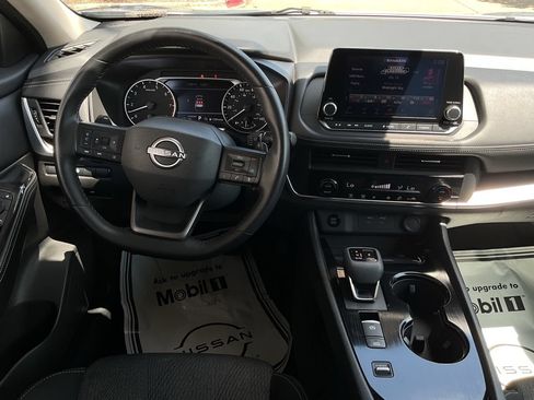 Used 2025 Nissan Rogue SV FWD image 10