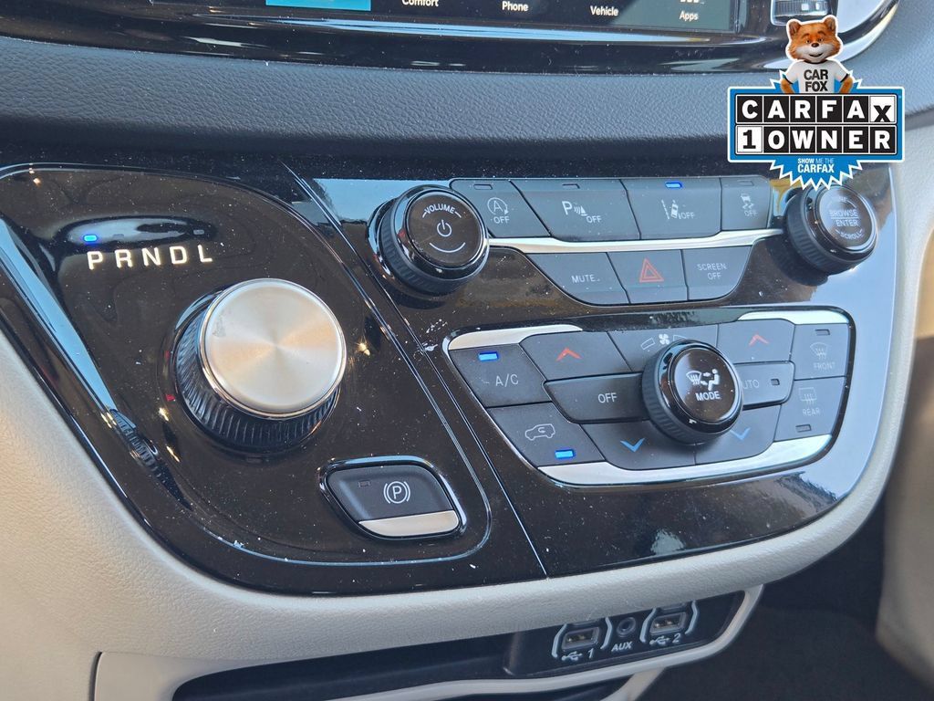 Used 2024 Chrysler Pacifica Touring-L FWD image 18