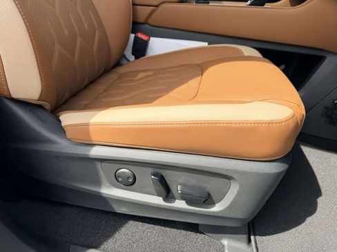 New 2026 Nissan Pathfinder Platinum AWD/4WD image 9