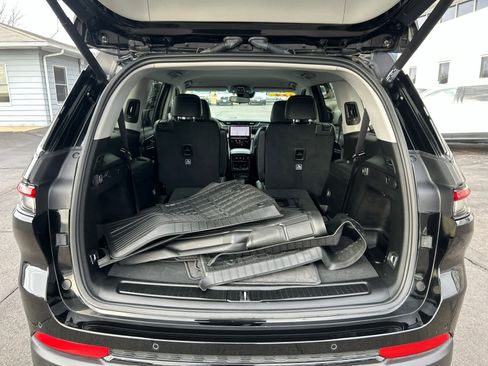 Used 2023 Jeep Grand Cherokee L Limited w/ Black Appearance Package image 27