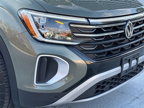 Used 2025 Volkswagen Atlas Peak Edition SE image 11