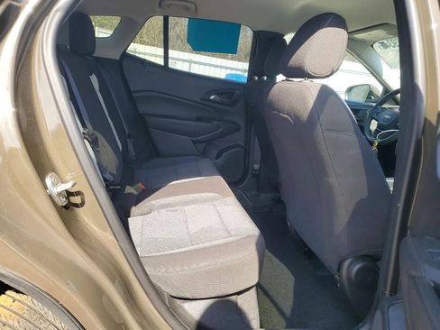 Used 2024 Chevrolet Trax LS w/ LS Convenience Package image 11