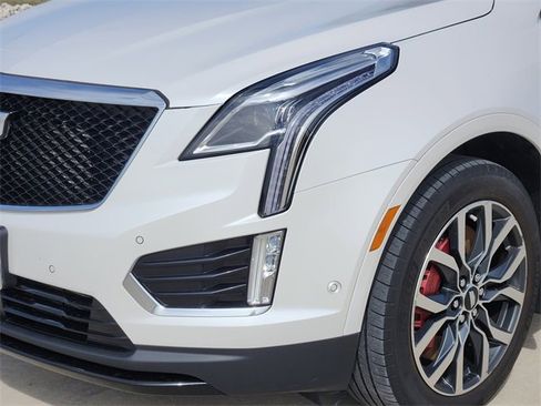 Used 2023 Cadillac XT5 Sportv w/ Technology Package image 9