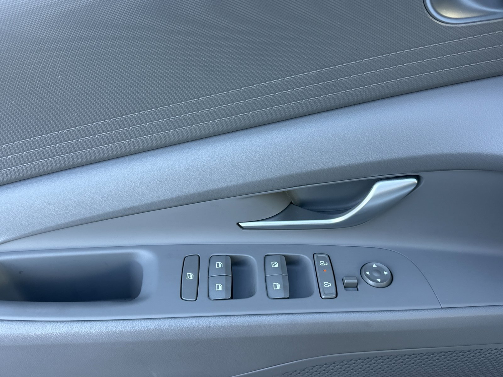 Used 2024 Hyundai Elantra SEL FWD image 11