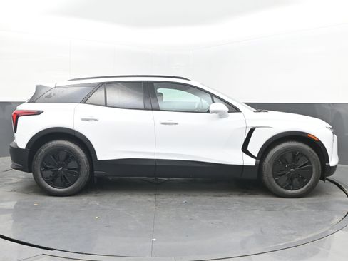 New 2026 Chevrolet Blazer EV LT image 10