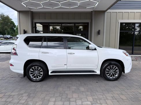 Used 2017 Lexus GX 460 Luxury AWD/4WD image 3