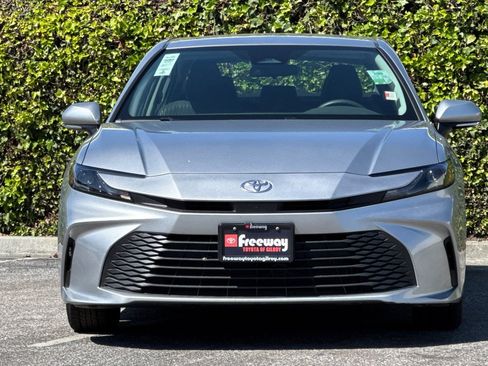Used 2025 Toyota Camry LE FWD image 10